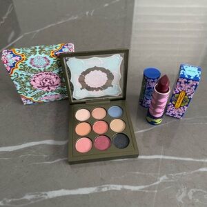 MAC LUNAR ILLUSIONS COLLECTION: LIPSTICK AND EYESHADOW PALETTE (LIMITED EDITION)